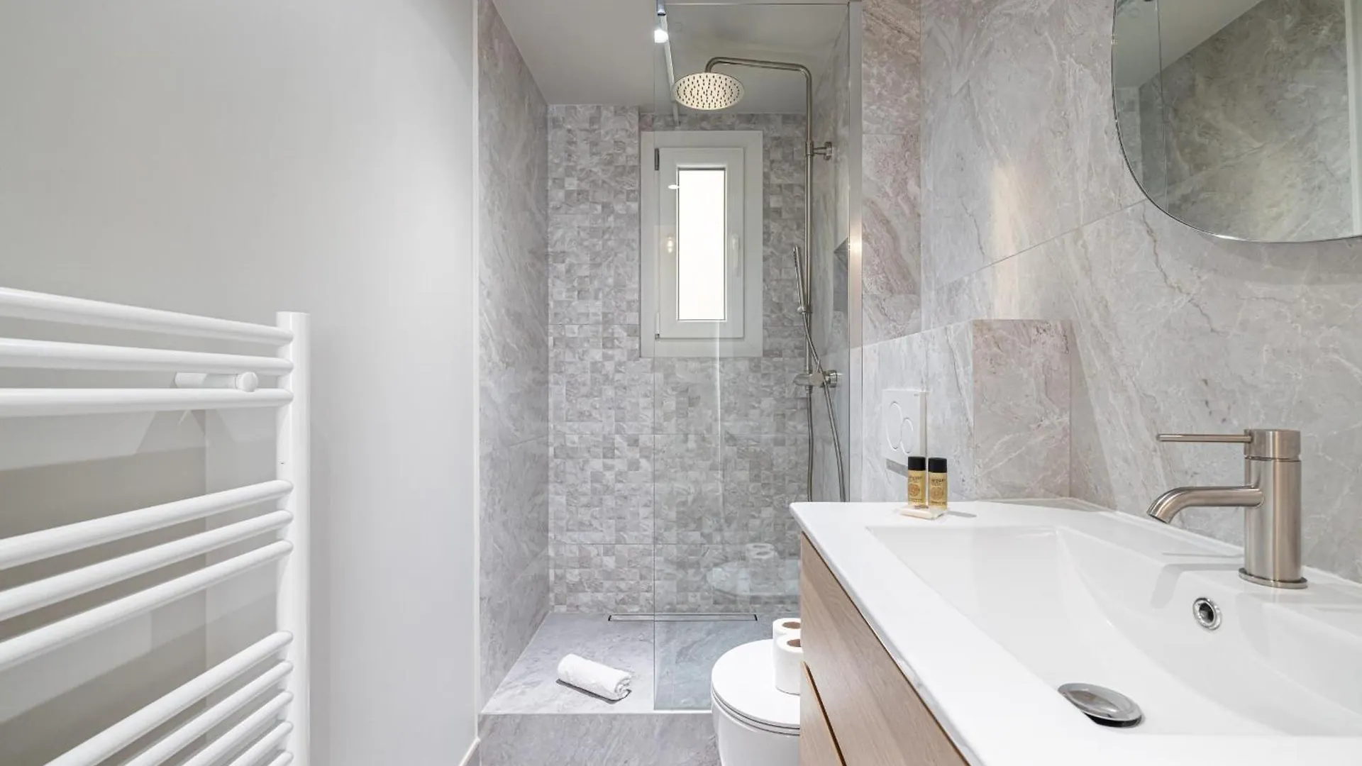 10 Amiral 201 - Magnifique Apt - 2 Chambres - Centre-Ville Nice Apartment