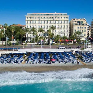 West End Promenade Hotell